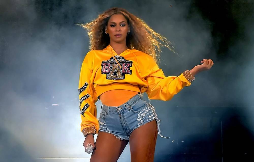 Beyoncé Ties No. 1 Record as Megan Thee Stallion's 'Savage' Tops R&B/Hip-Hop Airplay Chart - www.billboard.com - Houston