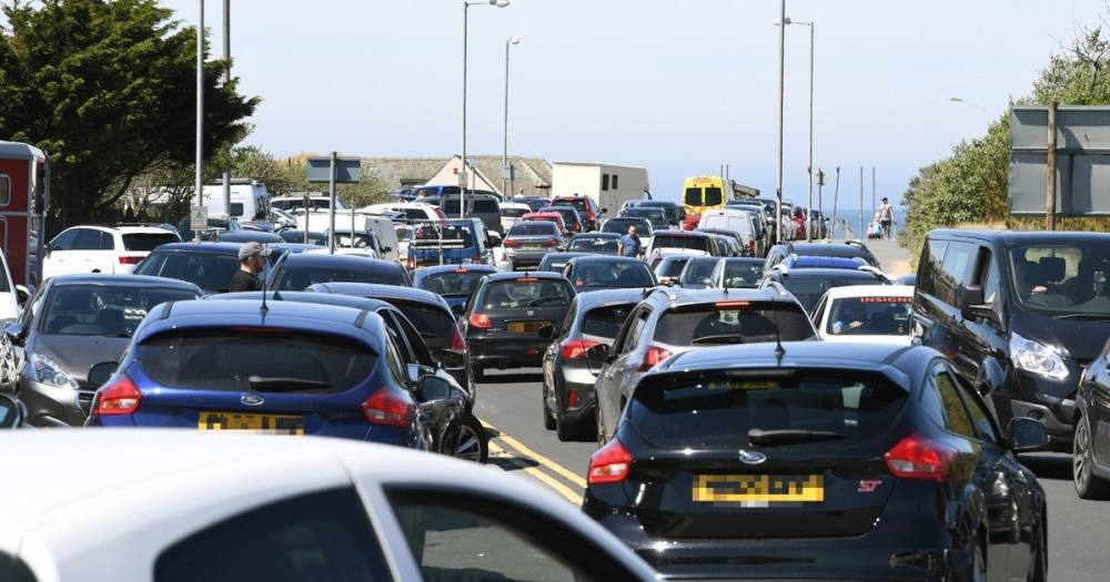 Roads across North West gridlocked as crowds flock to beaches on hottest day of the year - www.manchestereveningnews.co.uk