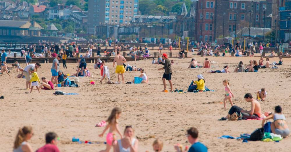 Hundreds of Scots at Edinburgh's Portobello Beach flout lockdown rules to bask in warm weather - www.dailyrecord.co.uk - Scotland