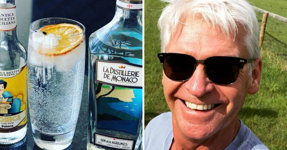 Phillip Schofield drinks a gin and tonic while out for a run in the sun in ultimate lockdown workout - www.ok.co.uk