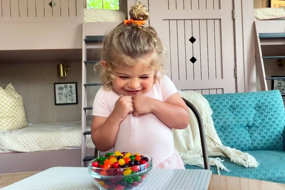 Thomas Rhett’s Daughter Is ‘Bery Patient’ In Adorable Candy Challenge Video - etcanada.com