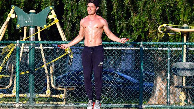 Gregg Sulkin Shows Off Impressive Abs During Shirtless Work Out: See Pics, Plus More Hunks Getting Fit - hollywoodlife.com - Britain - Los Angeles