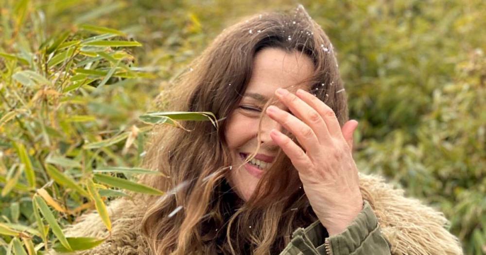 Drew Barrymore Celebrated National Love a Tree Day With Some Fresh Air - www.usmagazine.com
