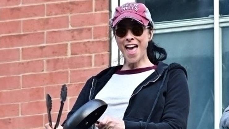 Sarah Silverman Continues Her Nightly Routine of Cheering On Essential Workers! - www.justjared.com - New York