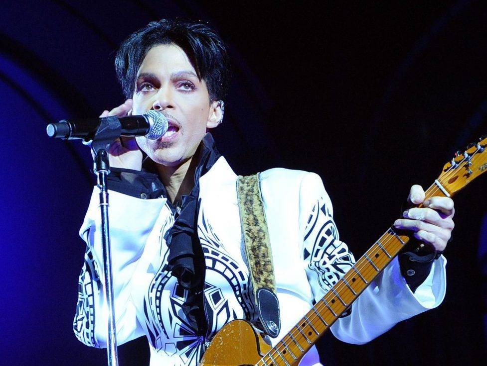 Auction bosses discover Prince guitar is lost 'blue angel' - torontosun.com
