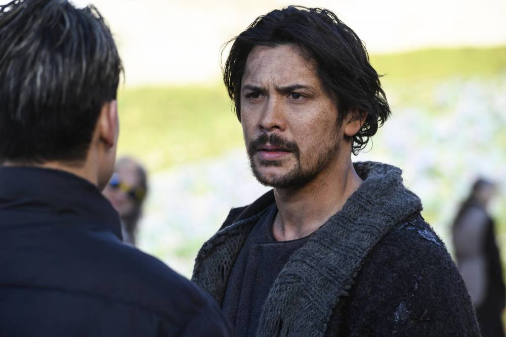 The 100 Boss Explains Bellamy's Absence, a New Threat, and that Sheidheda Twist - www.tvguide.com