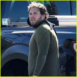 Jonah Hill Slips Into Wetsuit for Morning of Surfing - www.justjared.com - Malibu