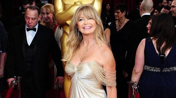 Goldie Hawn: I cry three times a day because of the pandemic - www.breakingnews.ie - Britain