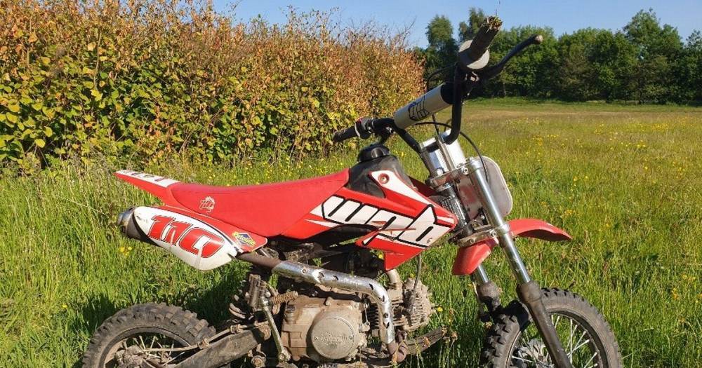 Motorbikes chased across golf course by police in Little Hulton - www.manchestereveningnews.co.uk - Manchester