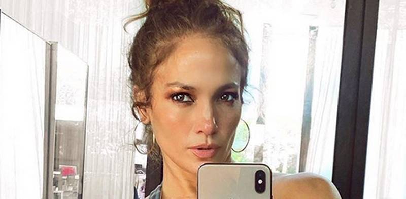 We Now Know Why There's a Mysterious Man in the Background of Jennifer Lopez's Selfie - www.justjared.com