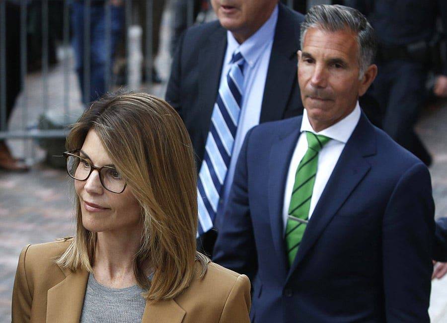Lori Loughlin to plead guilty in college admissions scandal - evoke.ie - California