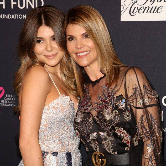 Lori Loughlin and husband plead guilty to college admissions charges - www.peoplemagazine.co.za - California - state Massachusets