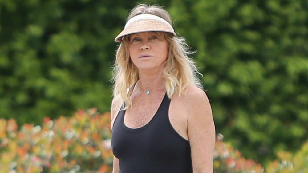 Goldie Hawn Says She Cries 'Probably 3 Times a Day' Amid the Coronavirus Pandemic - www.etonline.com