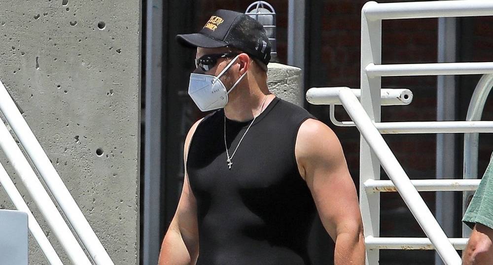 Kellan Lutz Shows Off His Muscles in a Tight Tank Top - www.justjared.com - Los Angeles