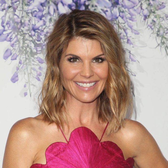 Lori Loughlin officially pleads guilty to college admissions scam, faces two months in prison - www.peoplemagazine.co.za