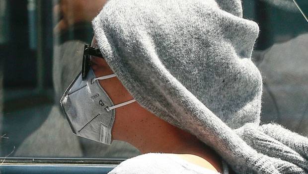 Beyonce Sports Face Mask With An Upside Down B While Riding Around In LA — See Pic - hollywoodlife.com