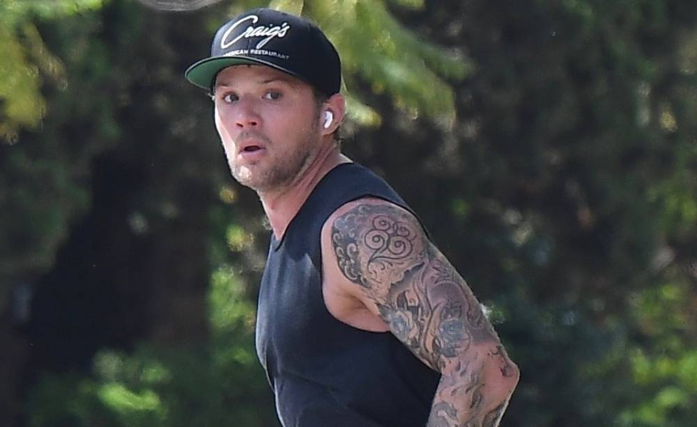 Ryan Phillippe Hits the Streets for Afternoon Jog - www.justjared.com