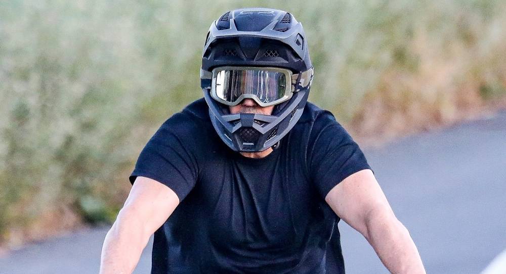 Jason Statham Heads Out for a Ride on His Electric Bike - www.justjared.com - Malibu