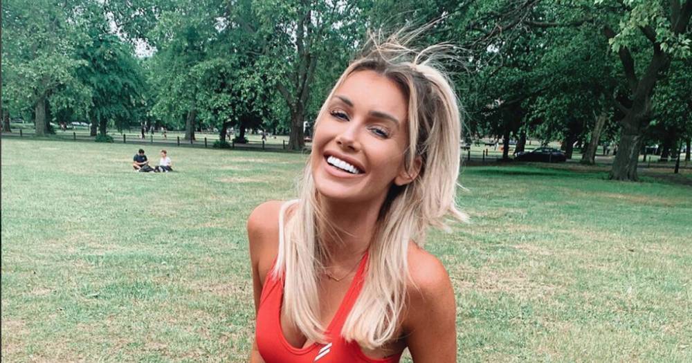 Love Island star Laura Anderson enjoys socially-distanced picnic in London park - www.dailyrecord.co.uk - London