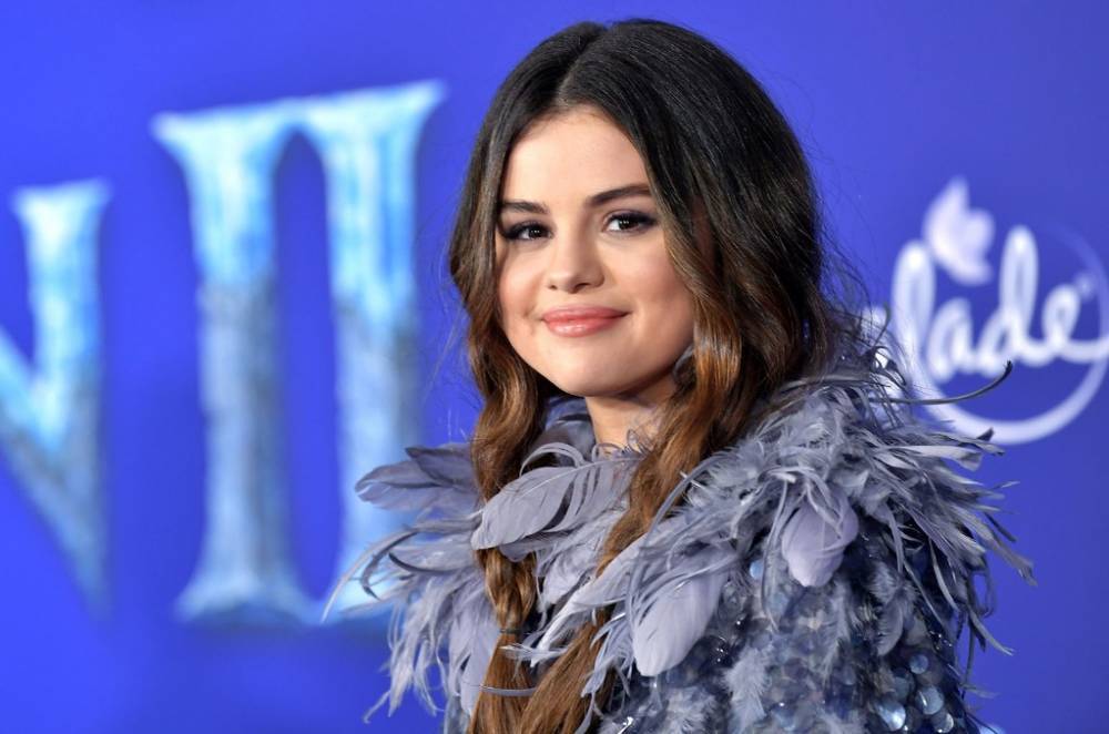 Selena Gomez Sends Thoughtful Message to Graduating Students From Immigrant Families: Watch - www.billboard.com