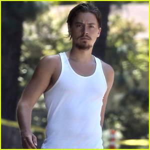 Cole Sprouse Goes for a Walk After His Workout! - www.justjared.com - Los Angeles