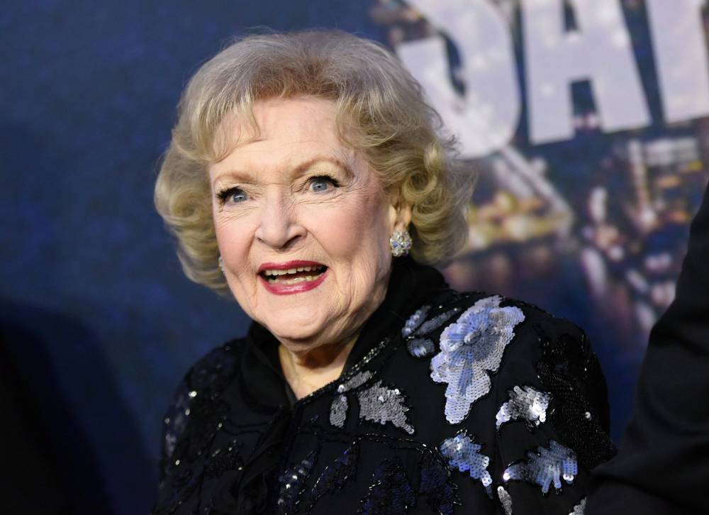 Betty White’s Quarantine Visitors Have Included ‘Two Ducks’ Who ‘Come By To Say Hello’ - etcanada.com