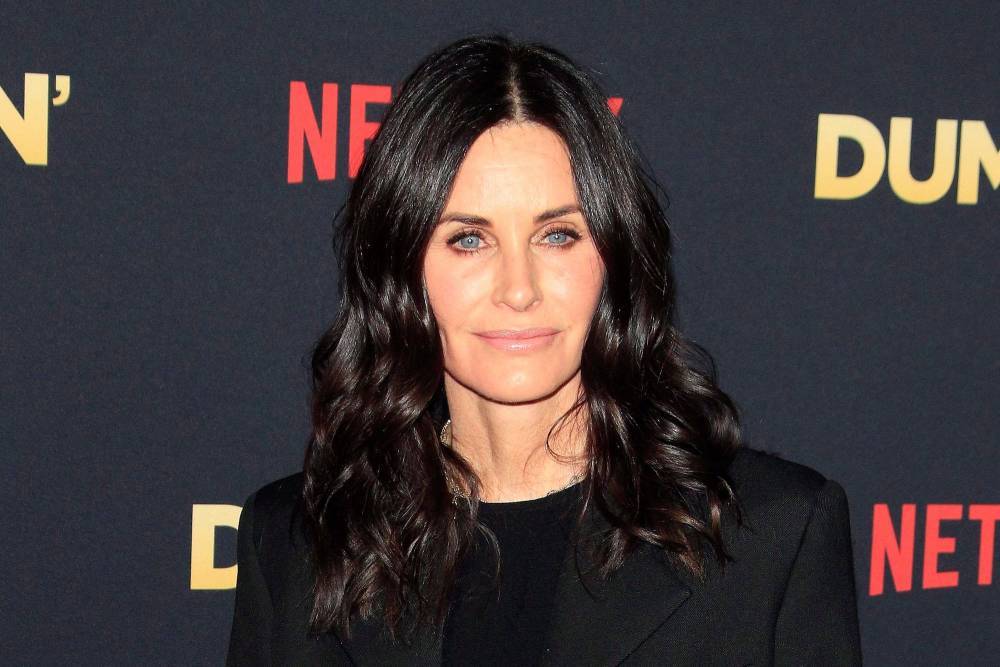 Coco Arquette Attempts To Do Mom Courteney Cox’s Makeup: ‘I Guess You Get What You Pay For’ - etcanada.com