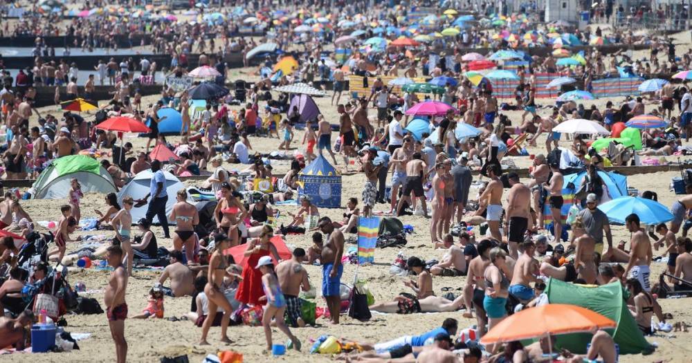 'Way too many people and not a lot of social distancing': Beauty spots and beaches packed out on Bank Holiday Monday - www.manchestereveningnews.co.uk