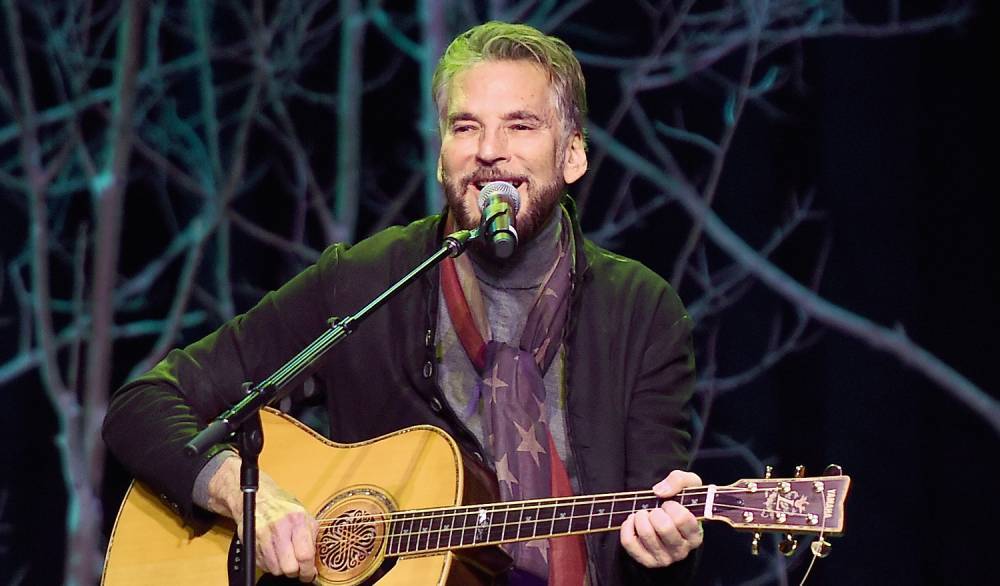 Kenny Loggins Played at an Empty Hollywood Bowl for a Special Live Stream Concert! - www.justjared.com