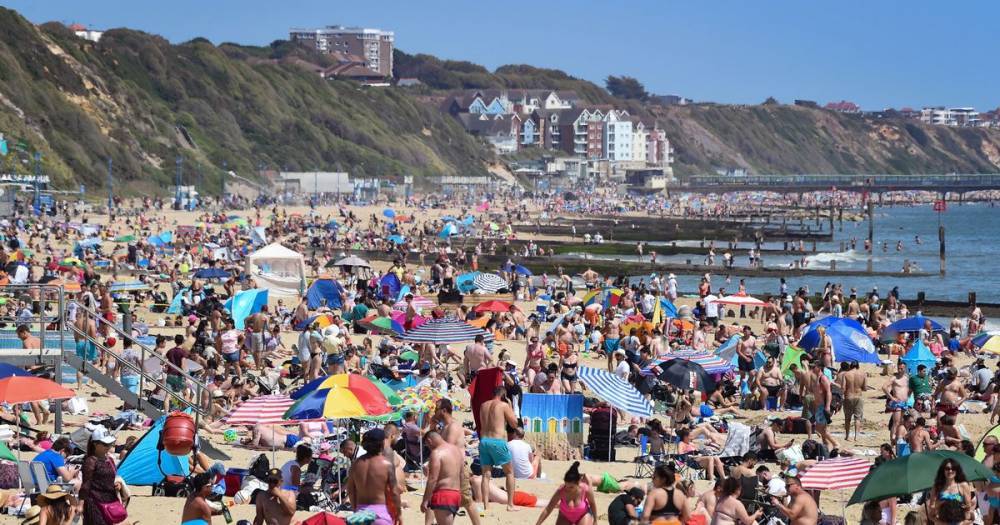 Calls for beaches to be closed during lockdown as lifeguards warn of 'impossible situation' - www.manchestereveningnews.co.uk - Britain