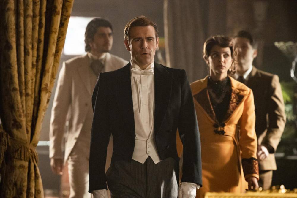 Friends and Downton Abbey Parodies on Legends of Tomorrow - www.tvguide.com