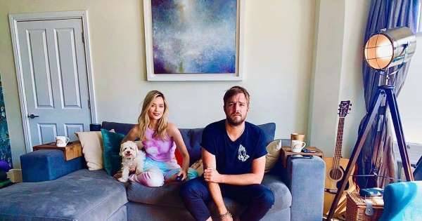 Gogglebox: Laura Whitmore and Iain Stirling join Celebrity series during lockdown - www.msn.com