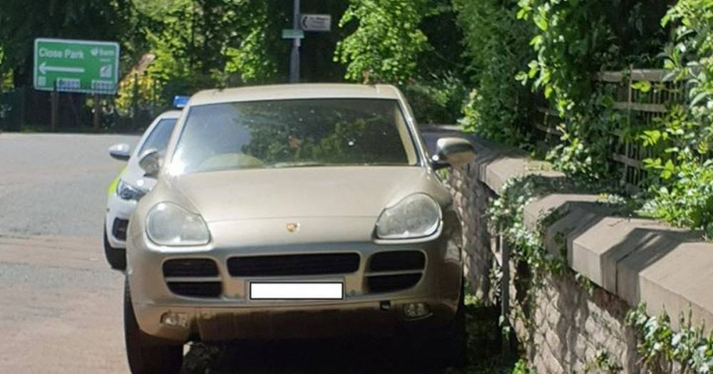 This massive Porsche was blocking an entire pavement - and the police were not having it - www.manchestereveningnews.co.uk - Manchester