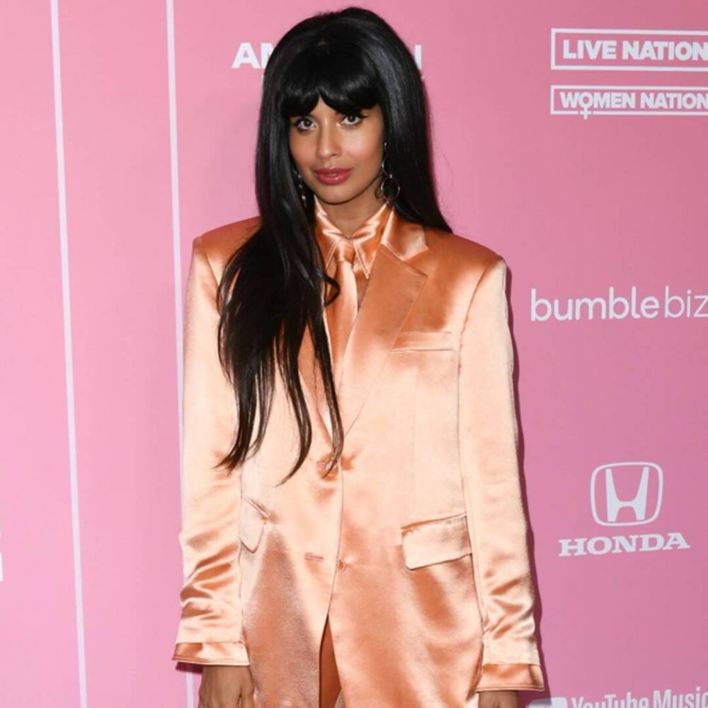 Jameela Jamil Says We Should "All Be Like Lizzo!" Find Out Why - www.eonline.com