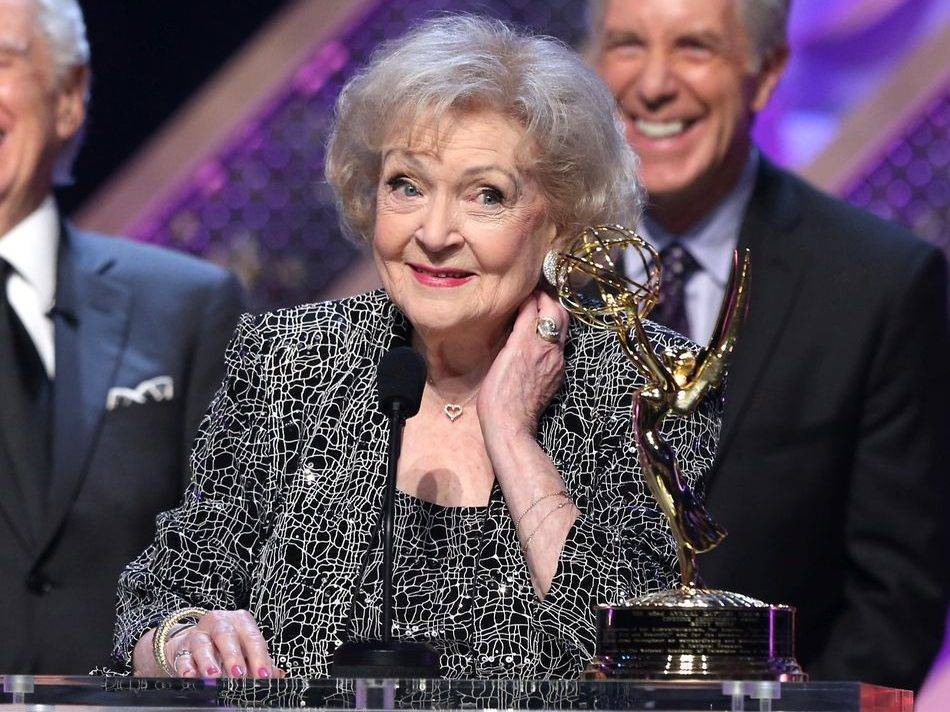 Betty White 'stays safe and healthy' amid pandemic - canoe.com