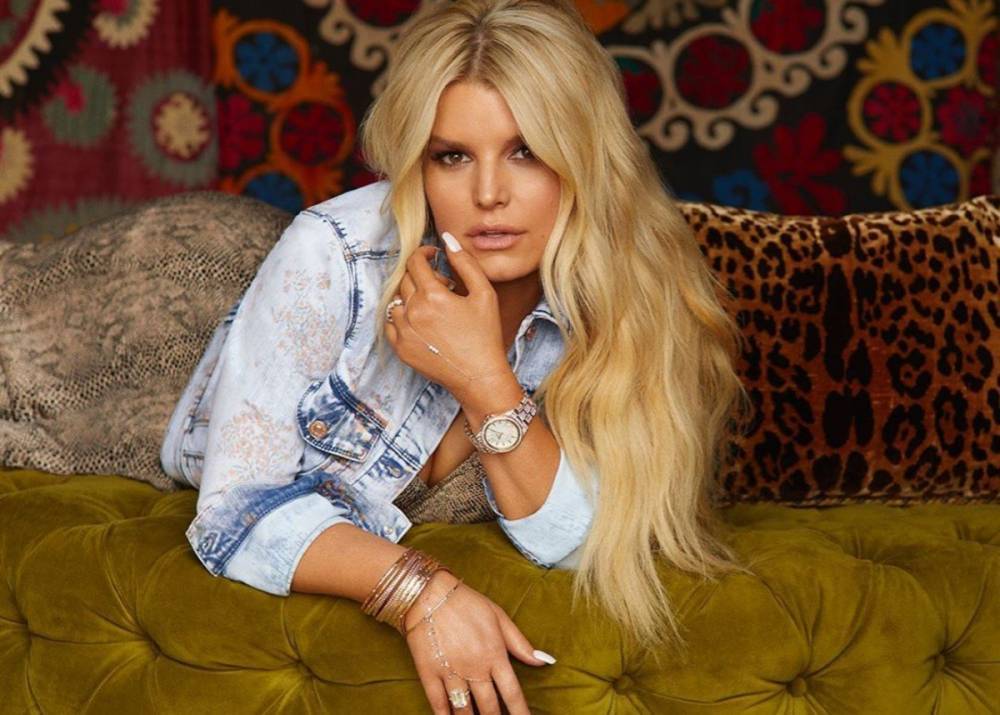 Jessica Simpson Shows Off Her Flawless Figure As She Shares An Important Workout Tip - celebrityinsider.org