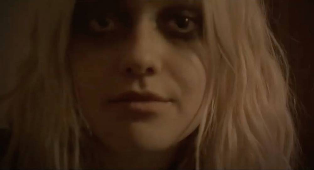 Dakota Fanning Takes On ’80s Rock ‘N Roll In First Look At ‘Viena And The Fantomes’ - etcanada.com