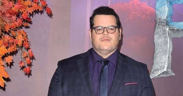 Josh Gad's daughters are bored with Olaf - www.msn.com