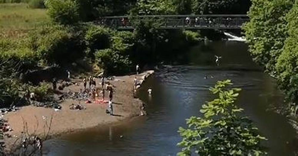 Outrage after person caught jumping into River Irwell in video - www.manchestereveningnews.co.uk