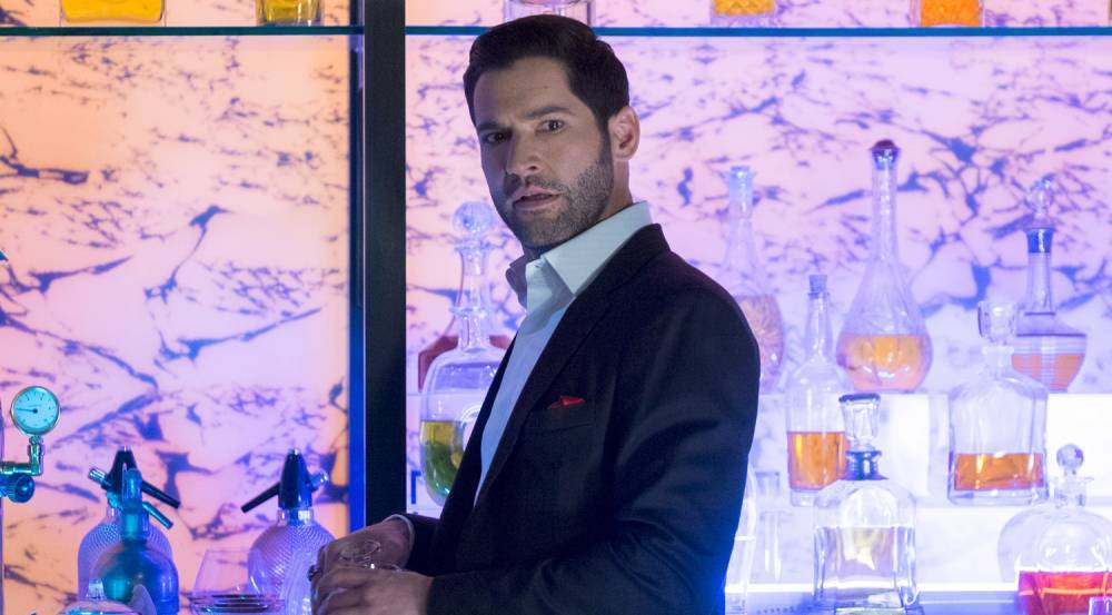 Tom Ellis Officially Signs On for More 'Lucifer,' Season 6 Renewal Expected - www.justjared.com