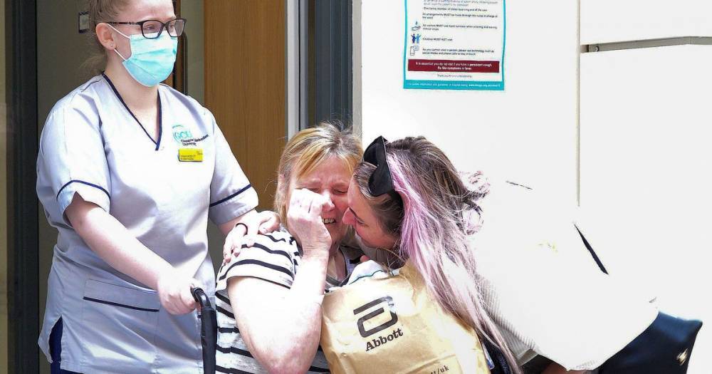 NHS worker in tears as colleagues form Guard of Honour at Glasgow hospital after five-week coronavirus battle - www.dailyrecord.co.uk