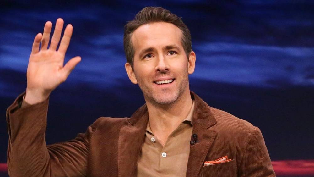 Ryan Reynolds Treats Graduating Students From His Old High School to Pizza - www.etonline.com - city Vancouver