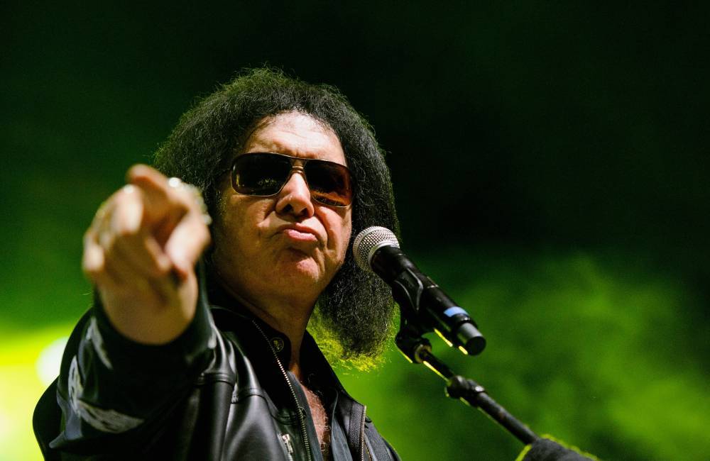 Gene Simmons Schools Fans on Importance of Wearing Masks During Pandemic - www.billboard.com