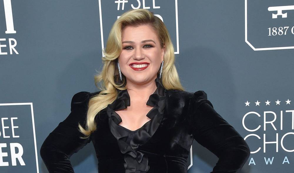 Kelly Clarkson Admits Her Patience Is ‘Being Tested’ During Quarantine Thanks To Laundry Mishaps And ‘Murder Hornets’ - etcanada.com