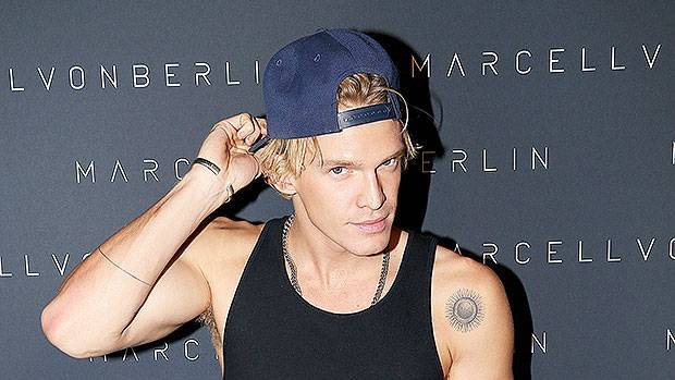 Cody Simpson Looks Hotter Than Ever With Bulging Muscles New Shaved Head — Pic - hollywoodlife.com - California