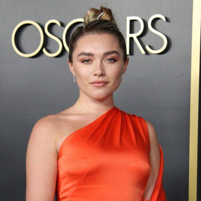 Florence Pugh can’t resist attacking blemishes - www.peoplemagazine.co.za
