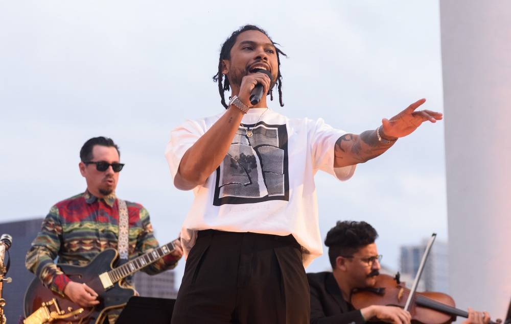 Miguel sings tribute to George Floyd while emulating his handcuffed position - www.nme.com