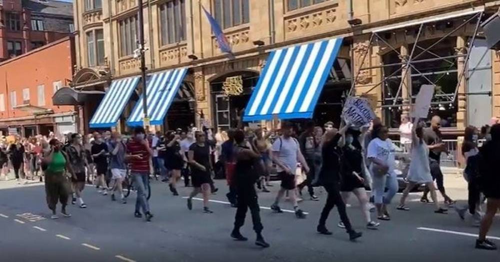 Hundreds take to the streets of Manchester to protest over the death of George Floyd in the US - www.manchestereveningnews.co.uk - Britain - USA - Manchester - Minneapolis - George - Floyd