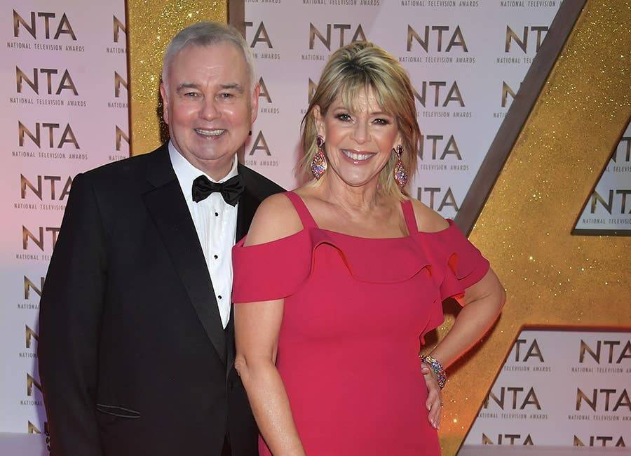 Eamonn Holmes jokes about dreaming of Holly Willoughby - evoke.ie