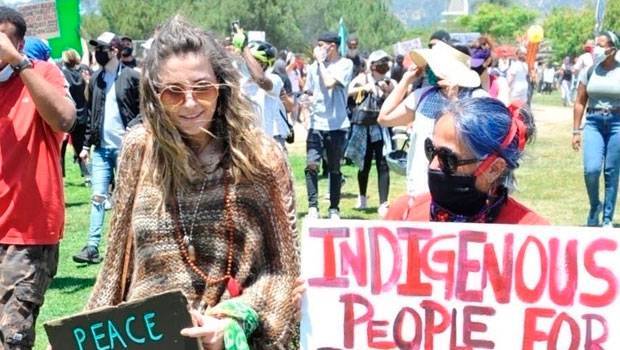 Paris Jackson, Emily Ratajkowski More Celebs Join Protest Frontlines Across The Country — See Pics - hollywoodlife.com - USA - George